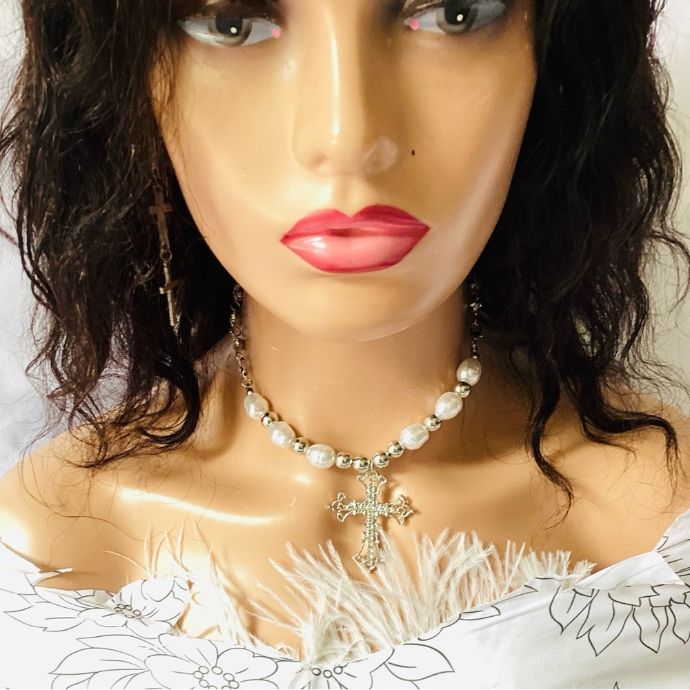 ❤️🙏Beautiful Pearlstone Fashion necklace very delicate light for woman